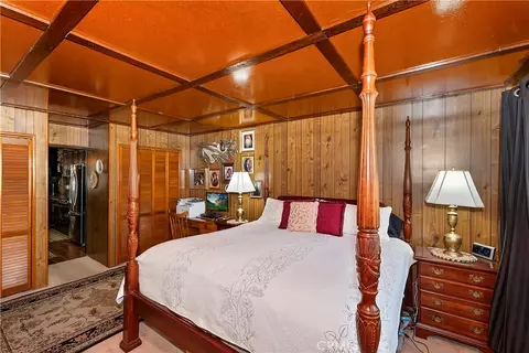 Bedroom - 571 Pine Ln, Sugarloaf, CA 92386 photo 2 of 5