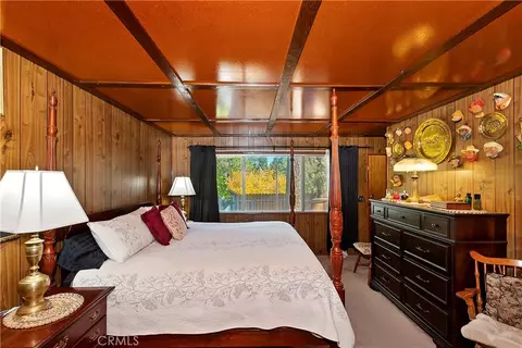 Bedroom - 571 Pine Ln, Sugarloaf, CA 92386 photo 3 of 5