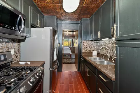 Kitchen - 571 Pine Ln, Sugarloaf, CA 92386 photo 4 of 4