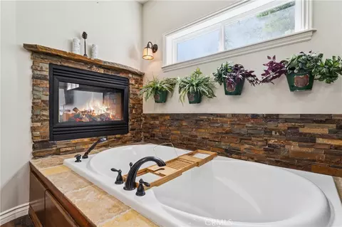 Bath - 191 Fairway, Lake Arrowhead, CA 92352 photo 3 of 5