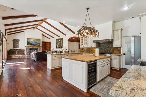 Kitchen - 191 Fairway, Lake Arrowhead, CA 92352 photo 2 of 2