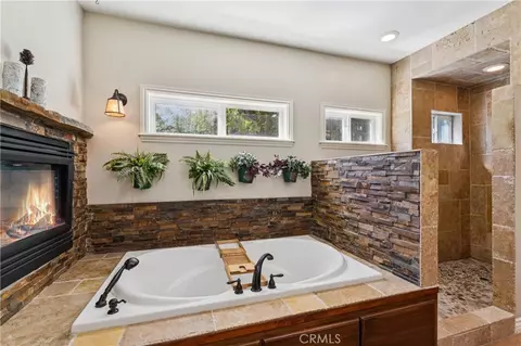 Bath - 191 Fairway, Lake Arrowhead, CA 92352 photo 2 of 5