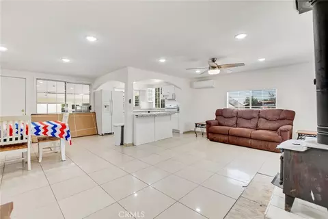 4304 Buckthorne St, Phelan, CA 92371 photo 7