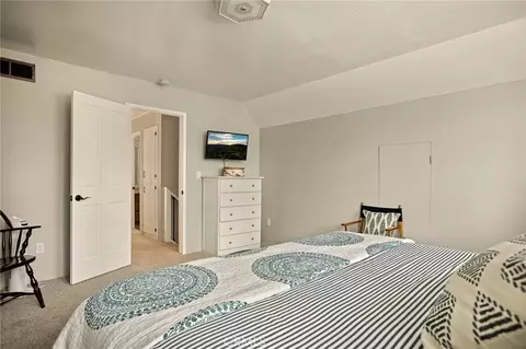 Bedroom - 435 Riviera Dr, Lake Arrowhead, CA 92352 photo 6 of 10