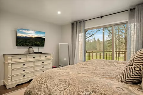 Bedroom - 435 Riviera Dr, Lake Arrowhead, CA 92352 photo 1 of 10
