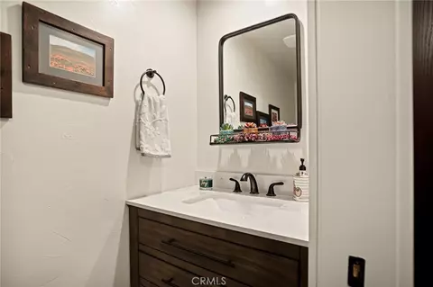 Bath - 435 Riviera Dr, Lake Arrowhead, CA 92352 photo 2 of 4