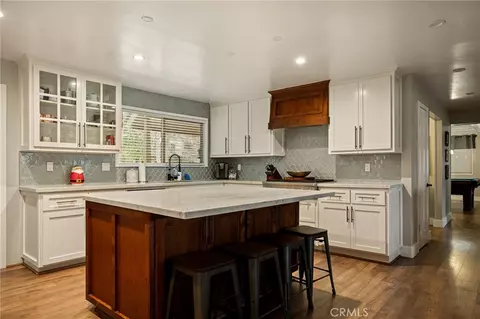 Kitchen - 435 Riviera Dr, Lake Arrowhead, CA 92352 photo 2 of 3