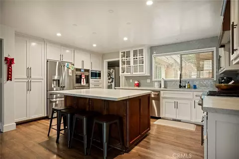 Kitchen - 435 Riviera Dr, Lake Arrowhead, CA 92352 photo 3 of 3