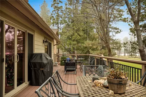 Exterior - 435 Riviera Dr, Lake Arrowhead, CA 92352 photo 6 of 9