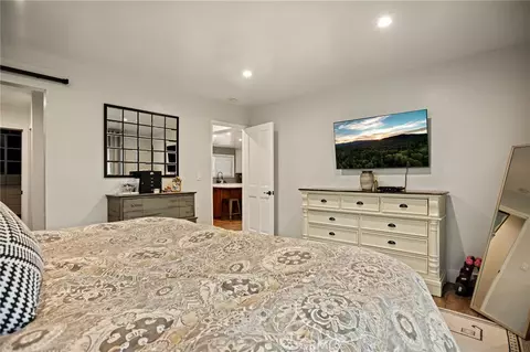 Bedroom - 435 Riviera Dr, Lake Arrowhead, CA 92352 photo 3 of 10