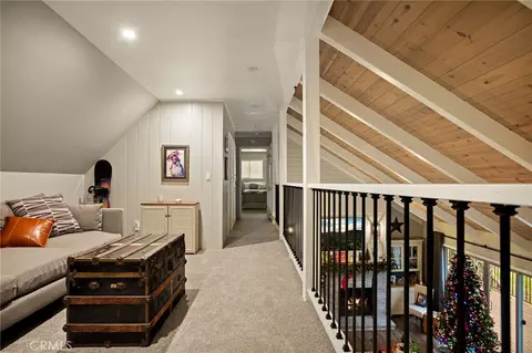 Entry Way - 435 Riviera Dr, Lake Arrowhead, CA 92352 photo 2 of 3