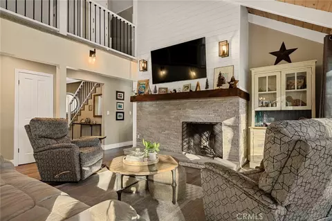 Living - 435 Riviera Dr, Lake Arrowhead, CA 92352 photo 3 of 6