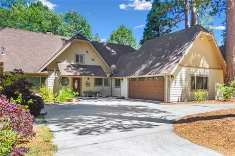 Exterior - 435 Riviera Dr, Lake Arrowhead, CA 92352 photo 2 of 9