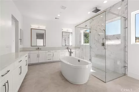 Bath - 32369 Daybrook Ter, Temecula, CA 92591 photo 1 of 2