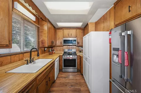 Kitchen - 31175 All Vw, Running Springs, CA 92382 photo 3 of 4