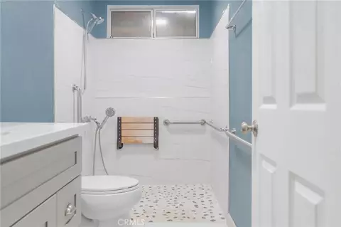 Bath - 501 Redding Way, Perris, CA 92570 photo 2 of 13