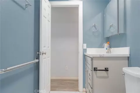 Bath - 501 Redding Way, Perris, CA 92570 photo 4 of 13