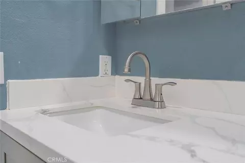 Bath - 501 Redding Way, Perris, CA 92570 photo 6 of 13