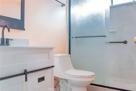 Bath - 501 Redding Way, Perris, CA 92570 photo 7 of 13