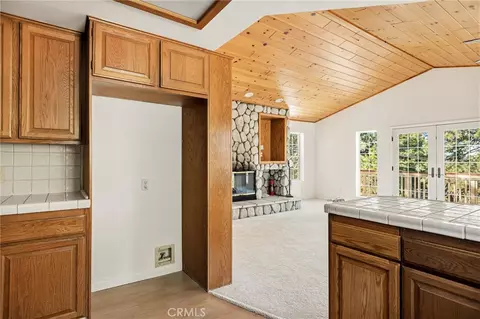 Living - 30930 Glen Oak, Running Springs, CA 92382 photo 5 of 6