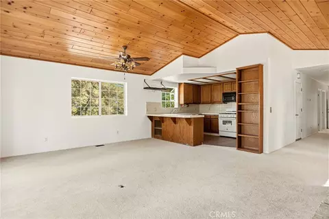 Living - 30930 Glen Oak, Running Springs, CA 92382 photo 3 of 6