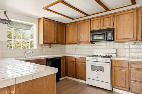 Kitchen - 30930 Glen Oak, Running Springs, CA 92382 photo 1 of 2