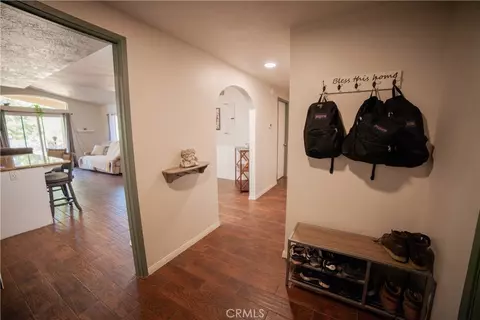 Entry Way - 8899 Camphor Ave, Hesperia, CA 92345 photo 4 of 5