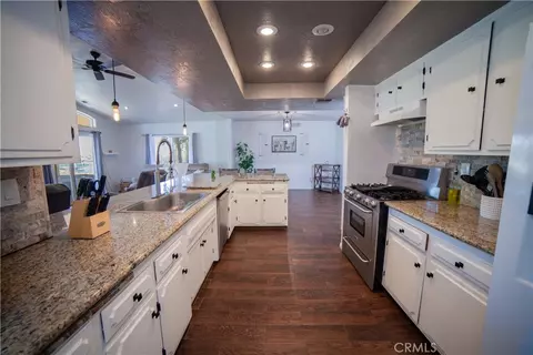 Entry Way - 8899 Camphor Ave, Hesperia, CA 92345 photo 1 of 5