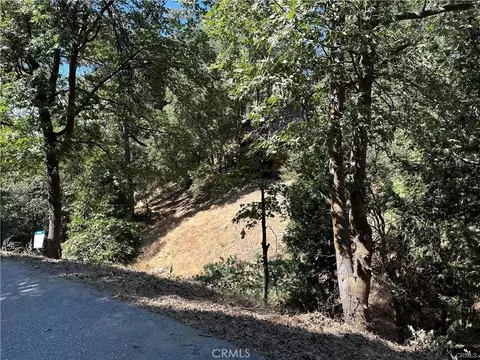 24960 Saxon Dr, Crestline, CA 92325 photo 2