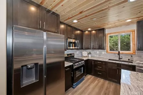 478 Cedar, Sugarloaf, CA 92386 photo 19