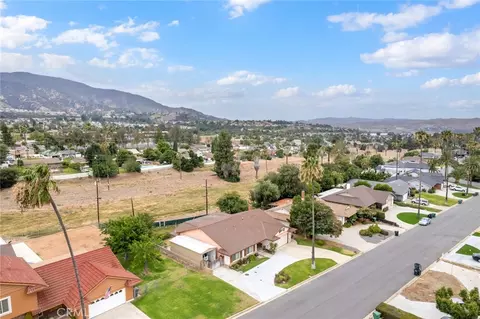 View/Area - 1900 Brae Burn Dr, Corona, CA 92882 photo 2 of 2