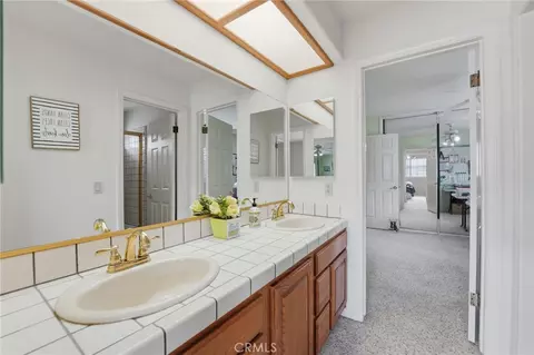 Bath - 35624 Katona Ct, Yucaipa, CA 92399 photo 3 of 5