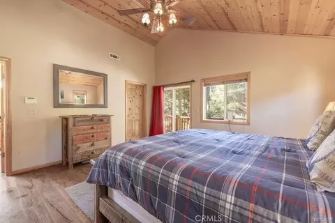 Bedroom - 42741 Cougar Rd, Big Bear Lake, CA 92315 photo 3 of 8