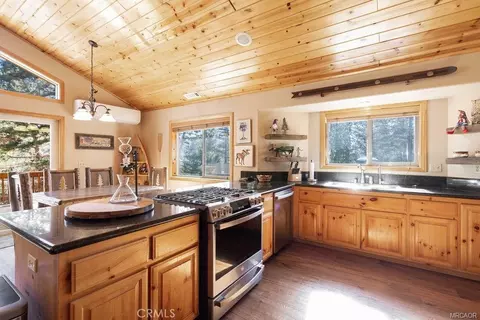 Kitchen - 42741 Cougar Rd, Big Bear Lake, CA 92315 photo 1 of 4