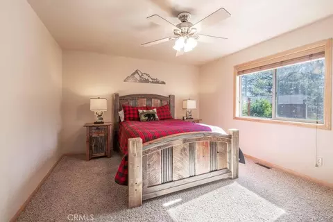 Bedroom - 42741 Cougar Rd, Big Bear Lake, CA 92315 photo 4 of 8