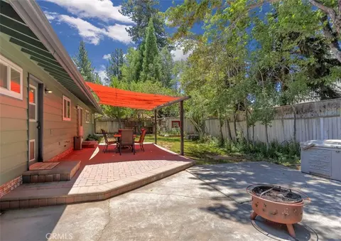 Exterior - 126 Eureka, Big Bear Lake, CA 92315 photo 6 of 10
