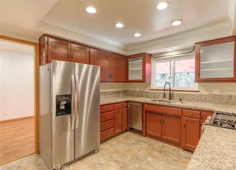 Kitchen - 126 Eureka, Big Bear Lake, CA 92315 photo 2 of 4