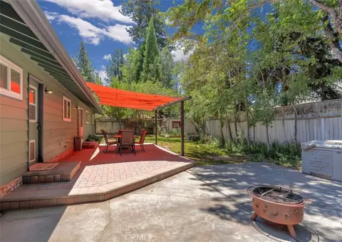 Exterior - 126 Eureka, Big Bear Lake, CA 92315 photo 7 of 10