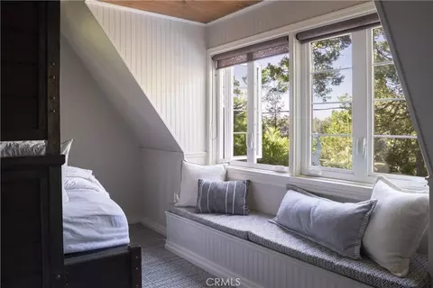 Bedroom - 27780 Lakes Edge Rd, Lake Arrowhead, CA 92352 photo 4 of 5