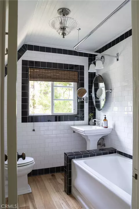 Bath - 27780 Lakes Edge Rd, Lake Arrowhead, CA 92352 photo 2 of 3