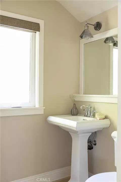 Bath - 27780 Lakes Edge Rd, Lake Arrowhead, CA 92352 photo 1 of 3