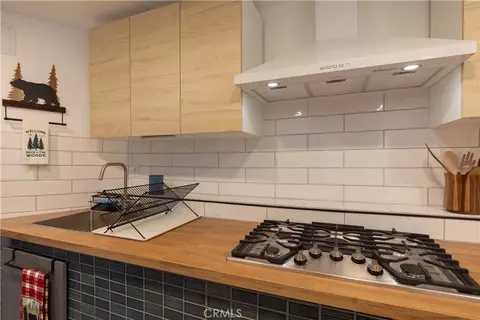 Kitchen - 308 Cedarbrook Dr, Twin Peaks, CA 92391 photo 6 of 7
