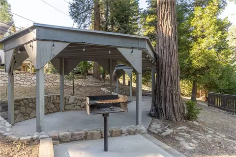 Exterior - 308 Cedarbrook Dr, Twin Peaks, CA 92391 photo 11 of 17