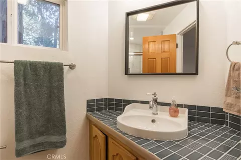 Bath - 308 Cedarbrook Dr, Twin Peaks, CA 92391 photo 5 of 6