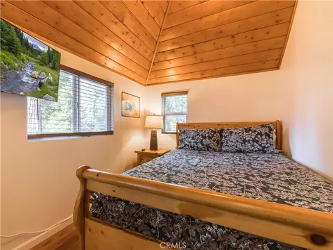 Bedroom - 308 Cedarbrook Dr, Twin Peaks, CA 92391 photo 1 of 7