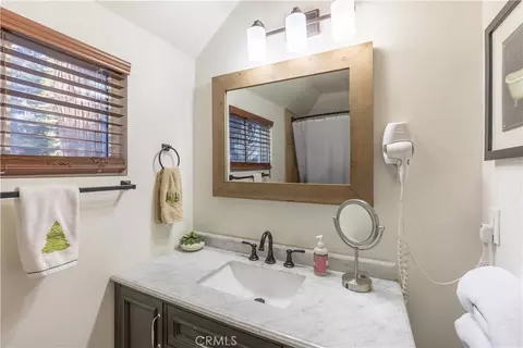 Bath - 308 Cedarbrook Dr, Twin Peaks, CA 92391 photo 2 of 6