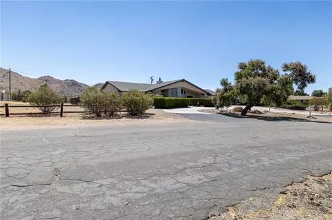 Exterior - 16058 Venango, Apple Valley, CA 92307 photo 9 of 16