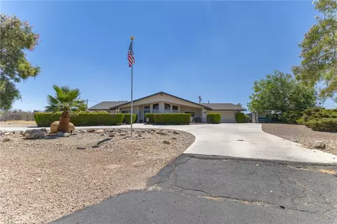 Exterior - 16058 Venango, Apple Valley, CA 92307 photo 13 of 16