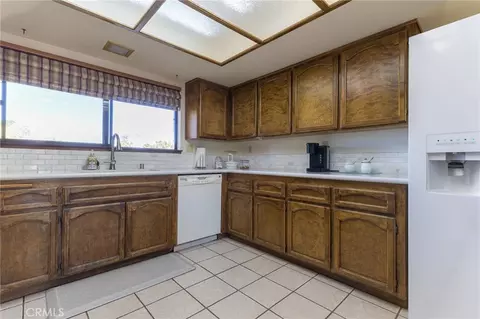 Kitchen - 16058 Venango, Apple Valley, CA 92307 photo 5 of 5