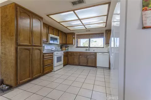 Kitchen - 16058 Venango, Apple Valley, CA 92307 photo 2 of 5